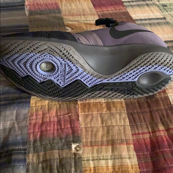 Kyrie flytrap basketball shoes - Picture 3 of 4